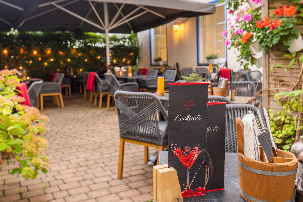 Cocktailkarte auf der Terrasse